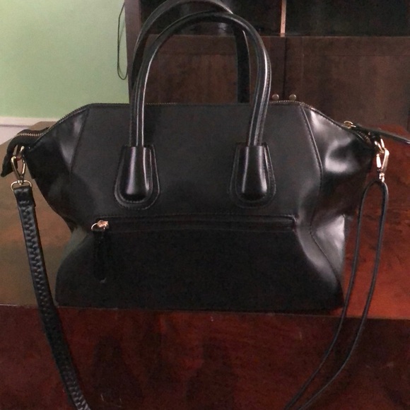 Versace - Picture 2 of 4